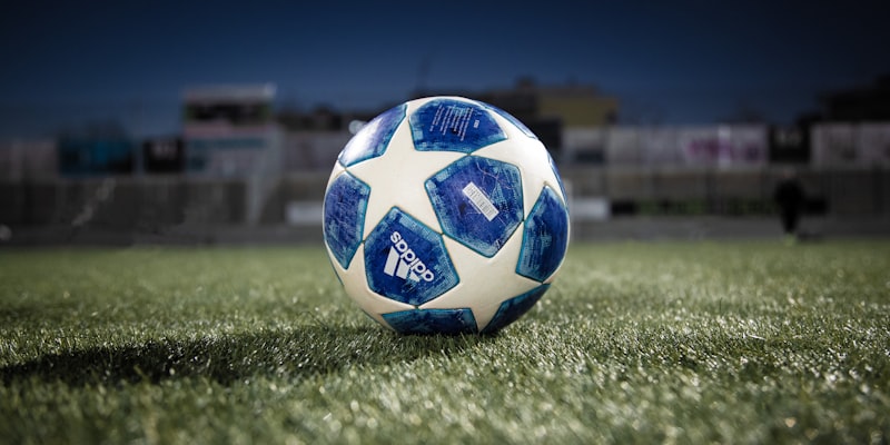 世界杯主办城市美丽的夜景与体育场馆